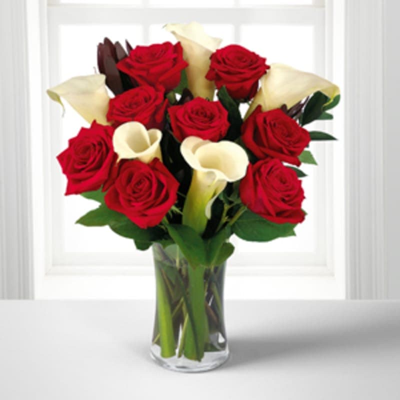 Memorable Moments Bouquet with FREE Vase - 13 Stems
